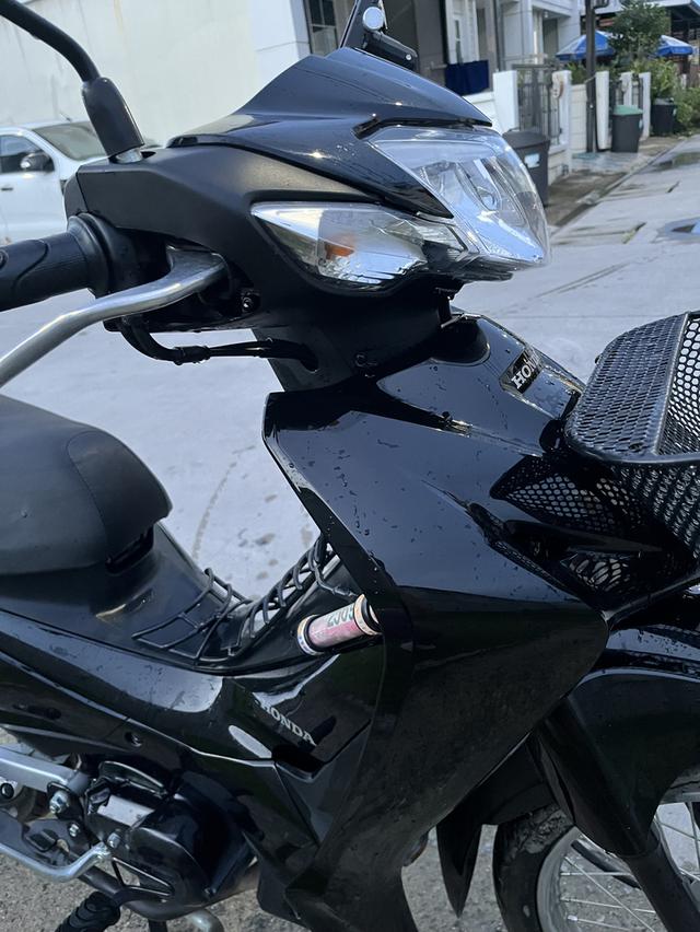 Honda wave 110i.