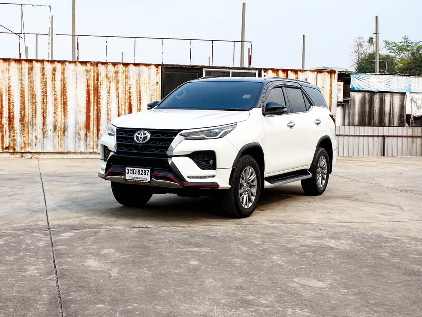 TOYOTA FORTUNER 2.4 V 4WD LEADER ปี 2022 โฉม ปี 15-ปัจจุบัน เครื่องดีเซล เกียร์ Auto สีขาว 7 ที่นั่ง ไมล์แท้เพียง 54,809 km. 9