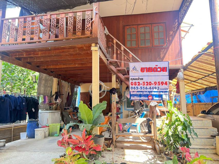 บ้านเดี่ยว 2 ชั้น 42 ตร.ว. ครึ่งปูนครึ่งไม้สัก สภาพดี จ.สิงห์บุรี 1