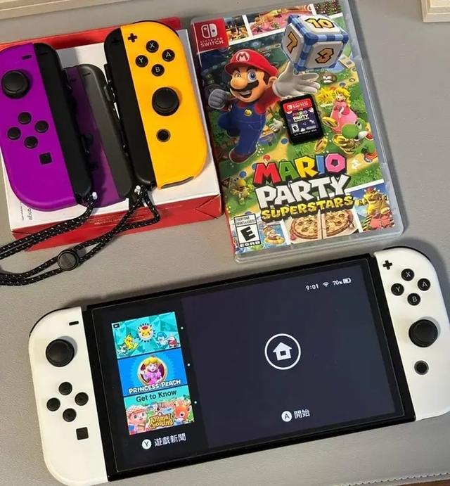 เครื่องเล่นเกม Nintendo Switch พร้อมใช้งาน 1