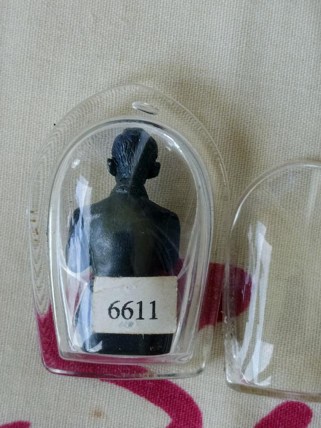 รูปหล่อ ร.9  1500฿ 2