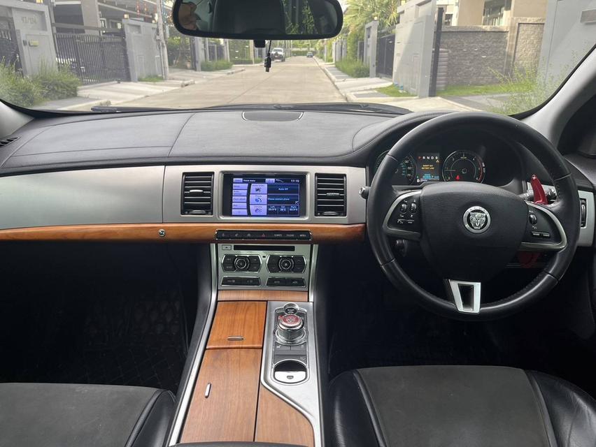 Jaguar สีดำ Xf 2.2 ปี 2012 11