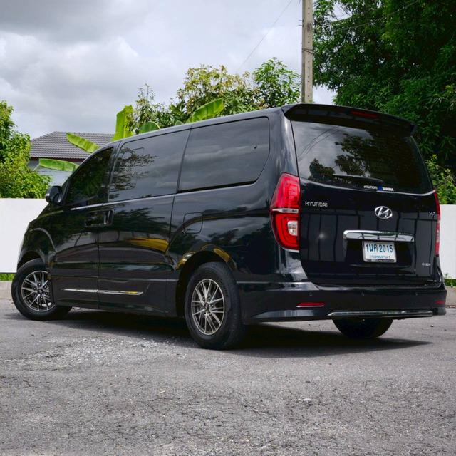 Hyundai H1 รุ่น 2.5 Elite ดีเซล เกียร์ออโต้ ปีจดทะเบียน 2021 16