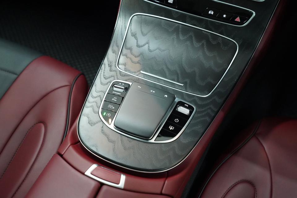 Mercedes-Benz CLS220d AMG Premium Facelift ปี 2024 สีขาว รูปที่ 16