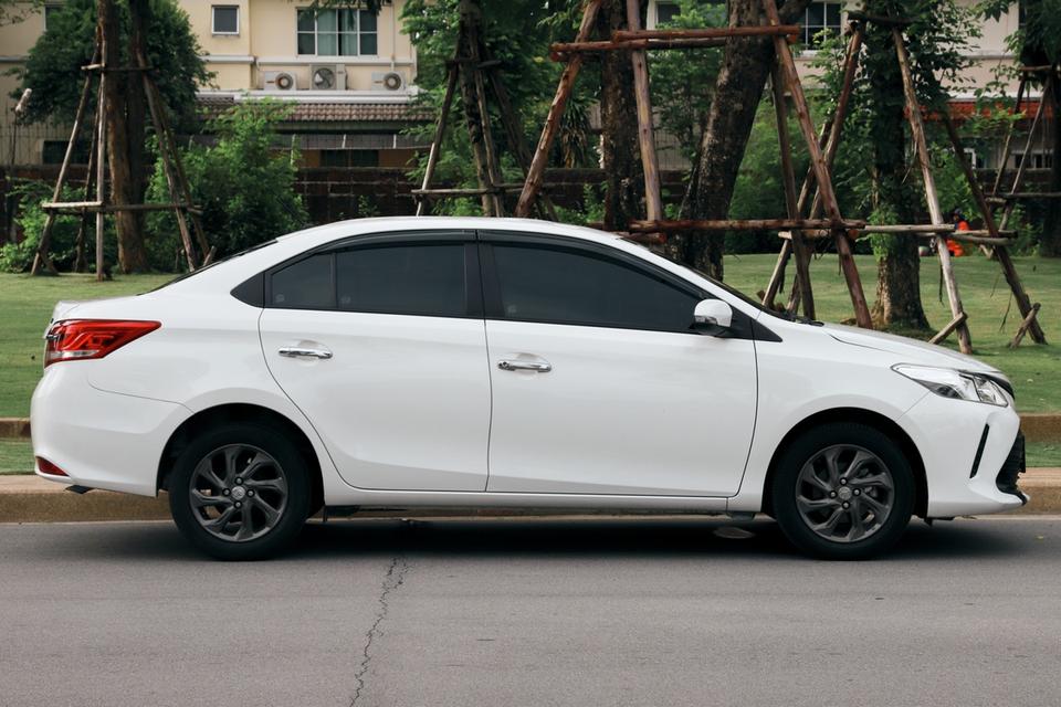 TOYOTA VIOS 1.5 E  A/T สี  ขาว ปี 2016  5