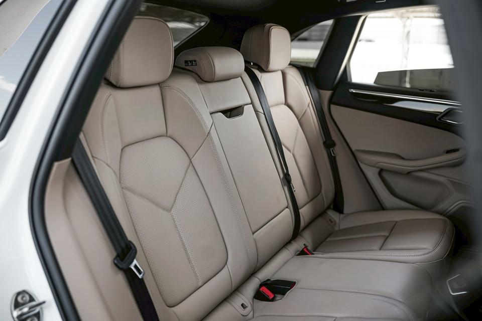 Porsche Macan 2.0 ปี 2023 สีขาว จากศูนย์ AAS ประวัติชัดเจน รถบ้านมือเดียวป้ายแดง รูปที่ 9