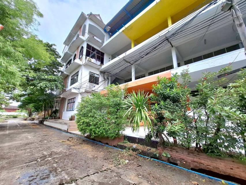 ขายที่ดิน พร้อมอาคาร4ชั้น 6-1-68 ไร่ ติดถนนประชาชื่น และคลองประปา ใกล้ ม.ธุรกิจบัณฑิตย์ เหมาะ โรงเรียน จัดสรร โรงแรม 4