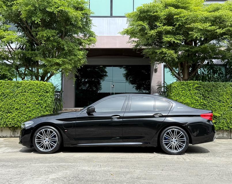 2018 BMW 530e MSPORT รถมือเดียวออกป้ายแดง รถวิ่งน้อยเพียง 80,000 กม เข้าศูนย์ตามระยะ รถไม่มีอุบัติเหตุครับ