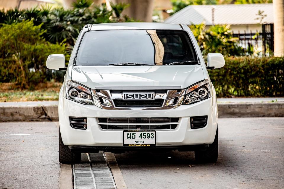 Isuzu D-Max Space Cab 2.5L ดีเซล ปี 2013 สีขาวเกียร์ธรรดา  2