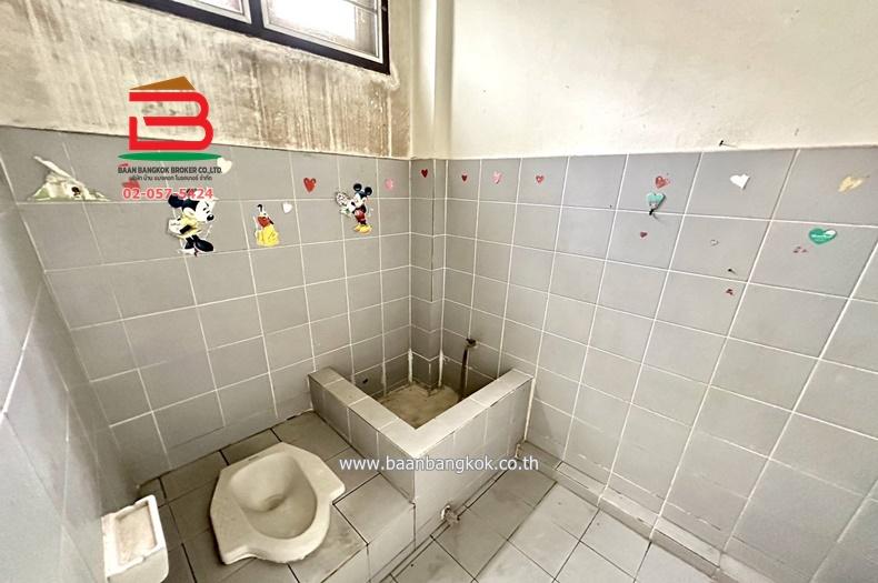 ทาวน์เฮาส์ หมู่บ้าน วังวราเวศน์ 3 เนื้อที่ 24.9 ตรว. ซอยรามอินทรา 14 แยก 5 11