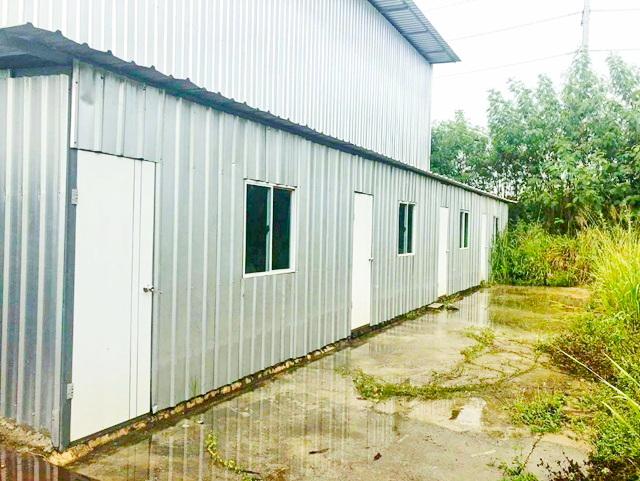 ให้เช่าโรงงาน พร้อมออฟฟิศบางละมุง-ชบุลรี. ขอใบรง.4ได้ ตลาดสดเขาไม้แก้ว 1.4 กม. พื้นที่สีเหลือง 1,800 ตร.ม. รร.นานาชาติรั 2