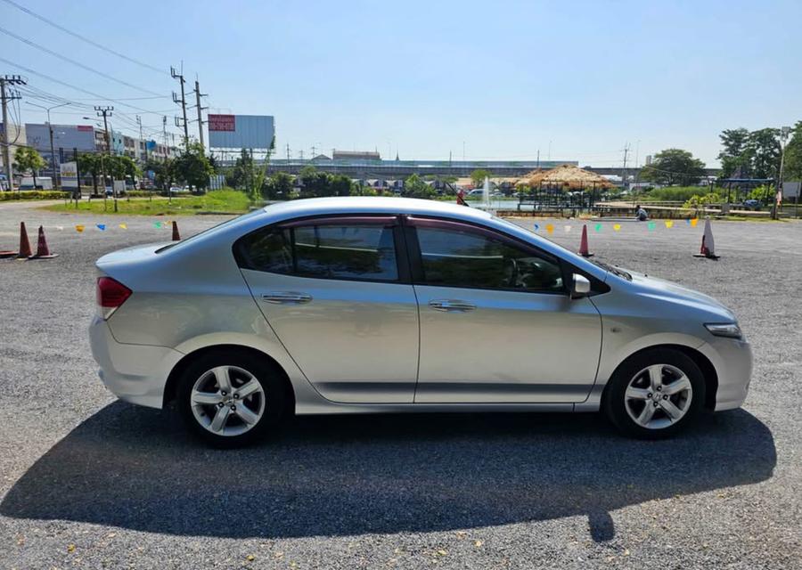 ขายรถ HONDA CITY ปี 2010 สีเทาเดิมๆทั้งคัน ใช้งานปกติ