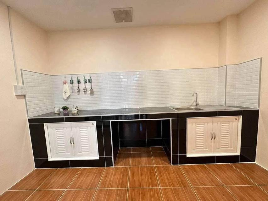 🔥 ทาวน์เฮ้าส์ 2 ห้องนอน บางบัวทอง ราคาเพียง 1.55 ล้าน พร้อมเฟอร์!🏡 หมู่บ้านสิรารมย์ ถนนบ้านกล้วย–ไทรน้อย เนื้อที่ 16 ตร.ว. 8