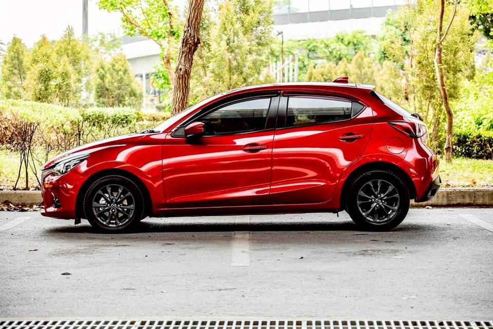 Mazda2 1.3 HighPlus Sport ปี 2016 สีแดง 9