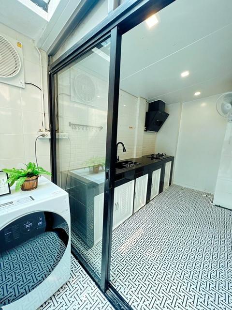 ฟิวเจอร์ พาร์ค รังสิต MRT รังสิต 3.2กม. ให้เช่าทาวน์โฮมสุดหรู 2 ชั้น 21 ตร.วา. 170 ตร.ม. รร.หอวัง ปทุมธานี 2.4 กม. ตกแต่ 4