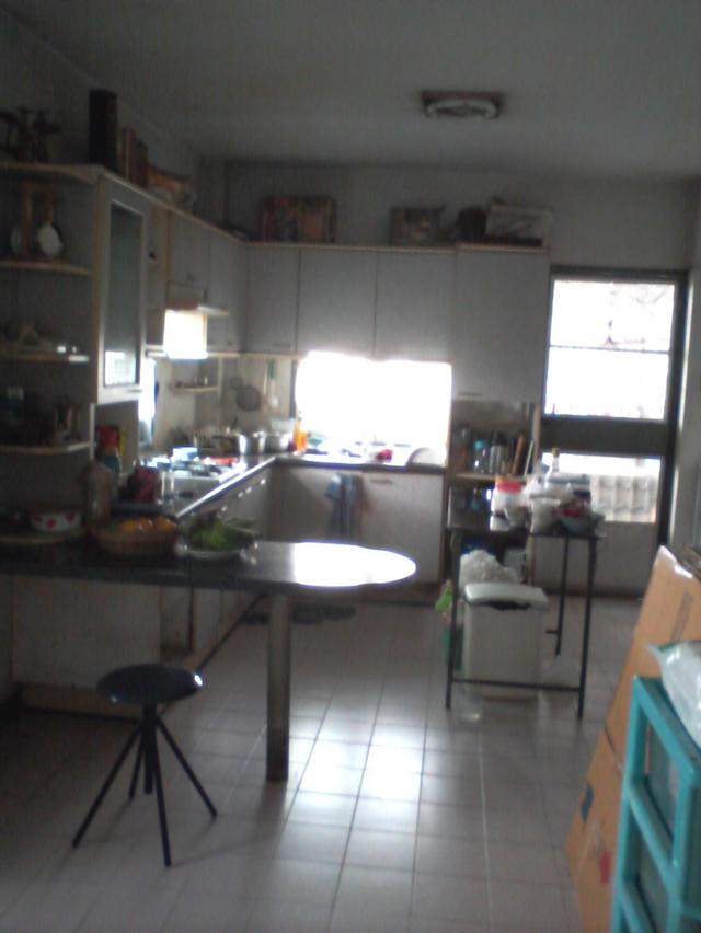 บ้านแฝด สองชั้น 3 ห้องนอน 1 ห้องแม่บ้าน 2 ห้องน้ำมีอ่างอาบน้ำ หลังริม ขนาด 36.1 ตารางวา มียามรักษาความปลอดภัย 24 ชั่วโมง หมู่บ้านติดถนนวิภาวดีรังสิต 4