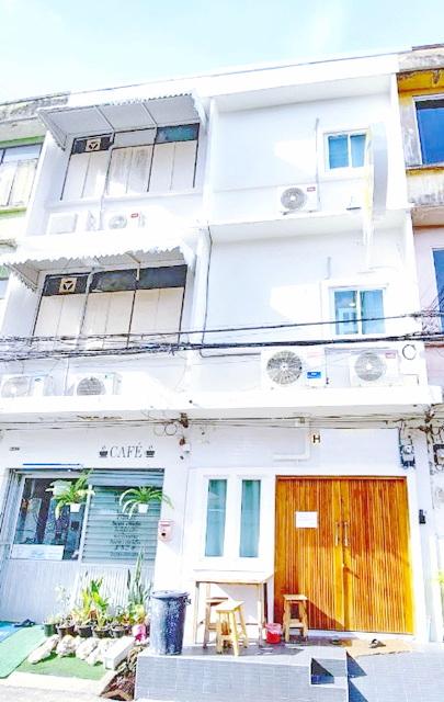 ตกแต่งพร้อมเฟอร์ฯครบ 4นอน ข้าวสาร 550ม. MRTสามยอด 1.57กม. เยาวราช 3 กม. ให้เช่าตึกแถวโฮสเทล 3 ชั้น 24 ตร.วา. 290 ตร.ม. 5 1