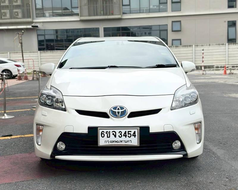 Toyota Prius 1.8 Hybrid เกียร์ออโต้ สีขาว ปี 2012 2