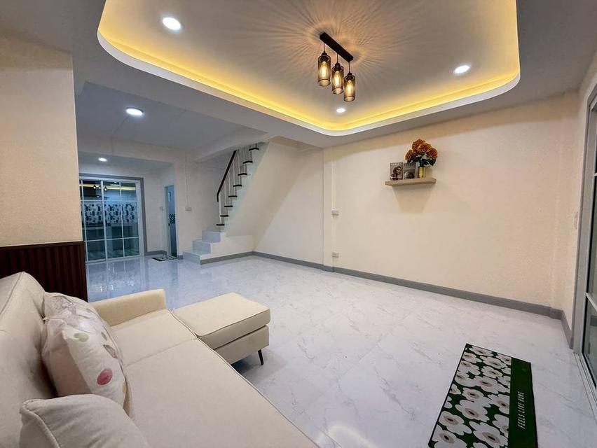 หมู่บ้านรัตนาธิเบศร์ 8