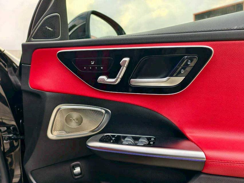 2023 Mercedes Benz C350e AMG รถหรูสภาพใหม่ ไมล์น้อยมาก เหมือนได้รถใหม่ แต่ประหยัดไปถึง 50%เลยครับ รูปที่ 14