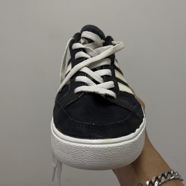 รองเท้าลำลอง adidas ผ้าแคนวาส รูปที่ 2