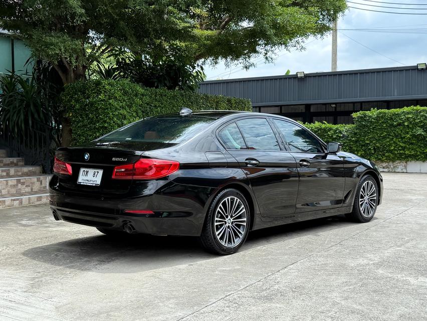 2018 BMW 520D SPORT LINE รถมือเดียวออกป้ายแดง รถวิ่งน้อย เข้าศูนย์ตลอด รถไม่เคยมีอุบัติเหตุครับ 3