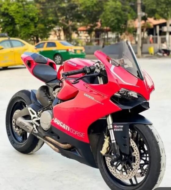 Ducati Panigale แดง 3