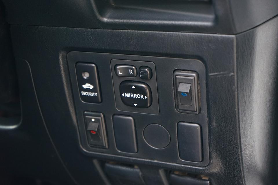 2015 TOYOTA VIGO 2.5E TRD 12