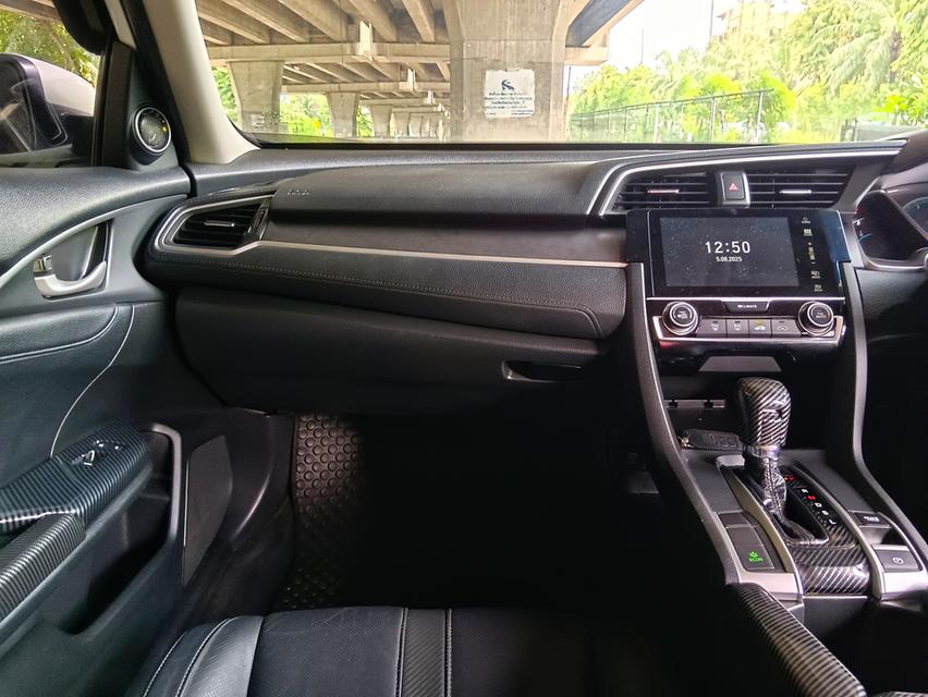 Honda Civic FC 1.8EL 2018 8