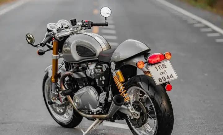 รถสวยพร้อมใช้งาน  Triumph Thruxton R 4