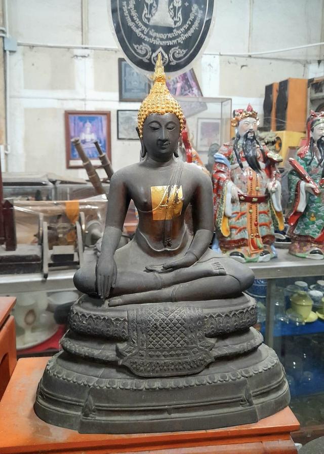 สมเด็จพระพุทธโคดม หลวงพ่อขอม วัดไผ่โรงวัว สุพรรณบุรี หน้าตัก9นิ้ว ปี2505 เนื้อโลหะผสมทองเหลือง ยุคต้น