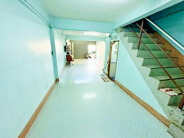 บางบอน1 ถ.กัลปพฤกษ์ เอกชัย MRTบางแค 3กม. ให้เช่าอาคารพาณิชย์ 3.5 ชั้น พร้อม3แอร์ ตลาดกัลปพฤกษ์ 1.8กม. 3 นอน 3 น้ำ 8