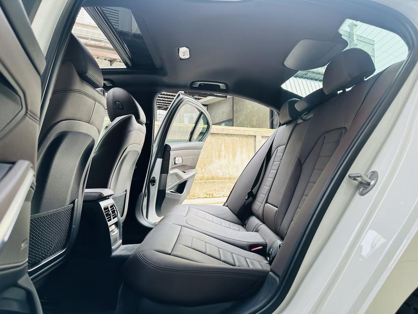 รหัสรถ TBM2929 🎖️2023 BMW 330e M Sport Plug-in Hybrid โฉม G20🎖️ 13