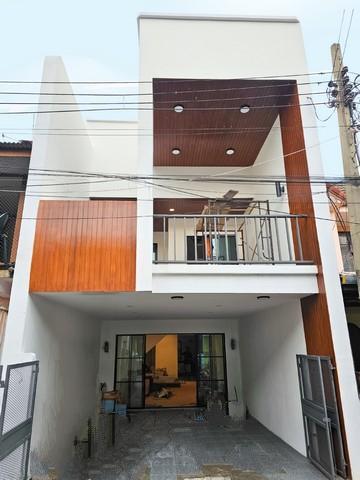 ขายทาวน์เฮ้าส์ 2 ชั้่น 21.2 ตรว. หมู่บ้านอยู่เจริญ ดอนเมือง ถนนวิภาวดีรังสิต 37 1