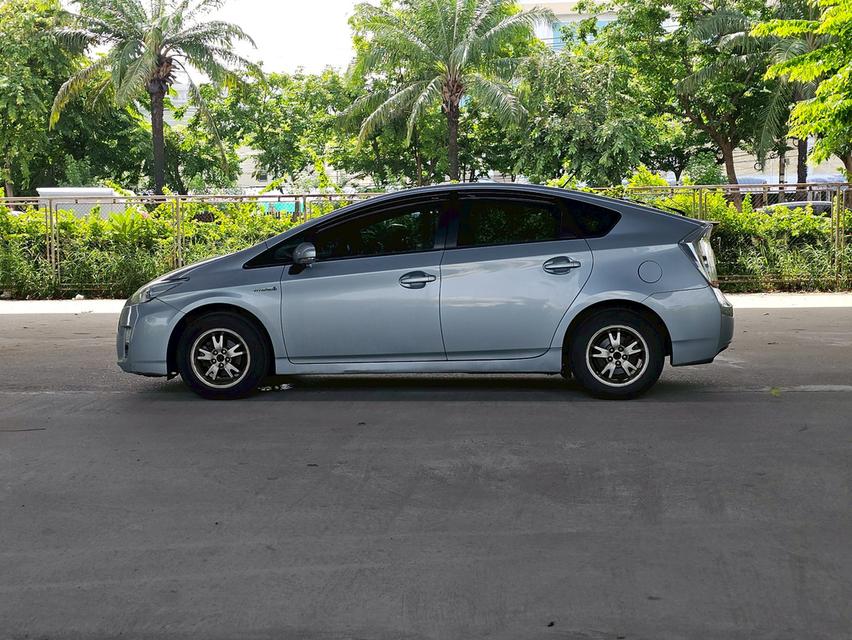 Toyota Prius Year 2012 (Hybrid) 7