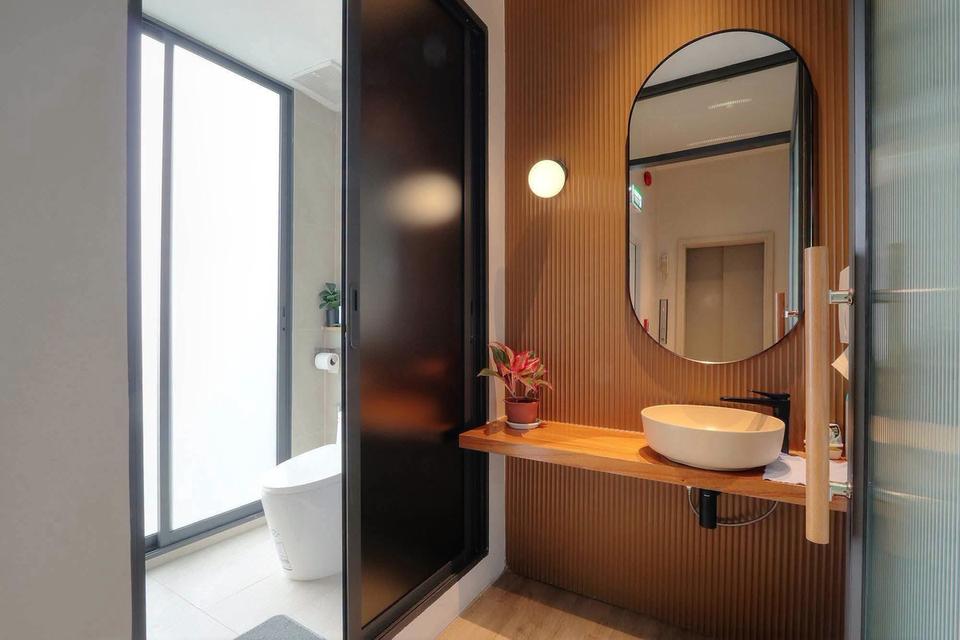 ขายอาคารสำนักงาน 5 ชั้น | Headquarters เอกมัย–ลาดพร้าว Built-in ระดับพรีเมียม พร้อมใช้งานทันที • พื้นที่ใช้สอยรวมประมาณ **479 ตร.ม.** 11