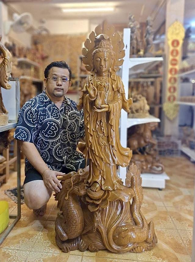 กวนอิมไม้แกะท่ายืน ประทานพร องค์ใหญ่ ขนาดสูงราว160ซม ลงแลคเกอร์ กวนอิมไม้สักทอง