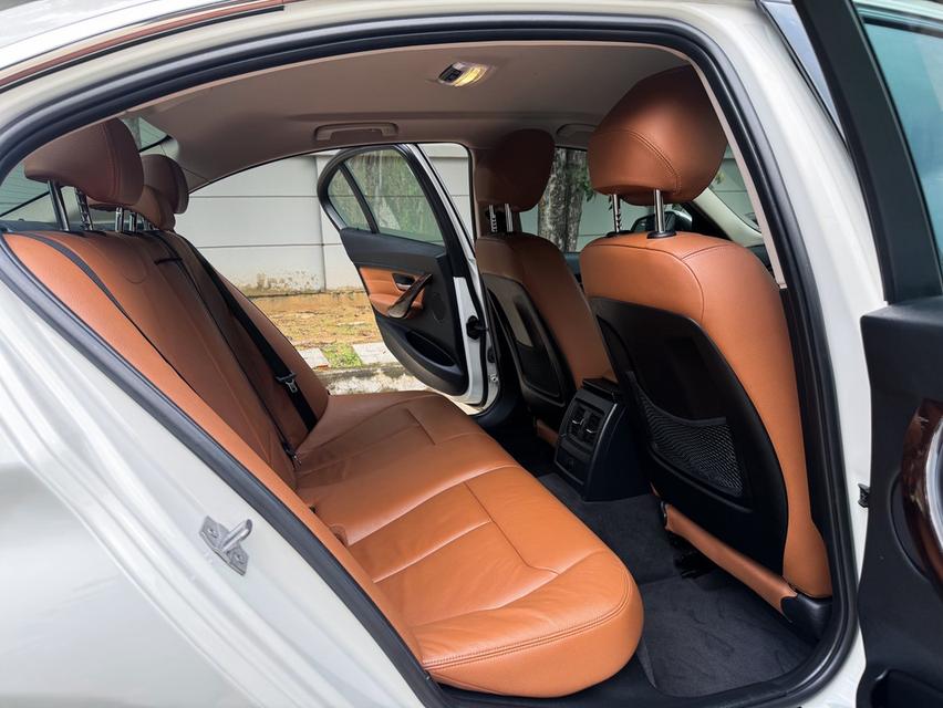 รหัสรถ AVA1593 🌡️ BMW 320d Luxury รุ่น Top ปี 2015 รหัส F30 ดีเซล 13