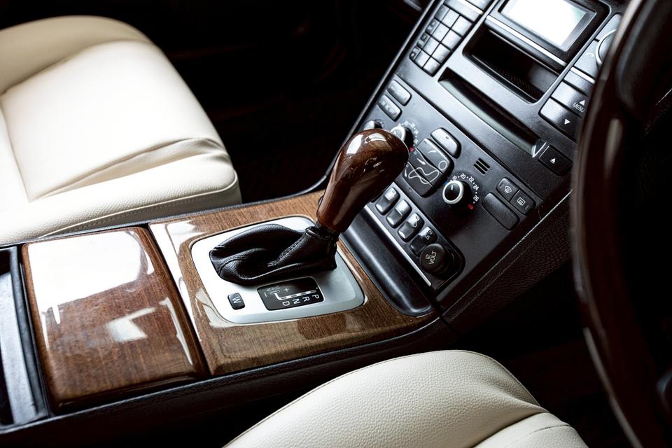 Volvo Xc 90 D5 2.4 ดีเซล AWD เกียร์ออโต้ ปี 2012 สีเทา 7 ที่นั่ง 19