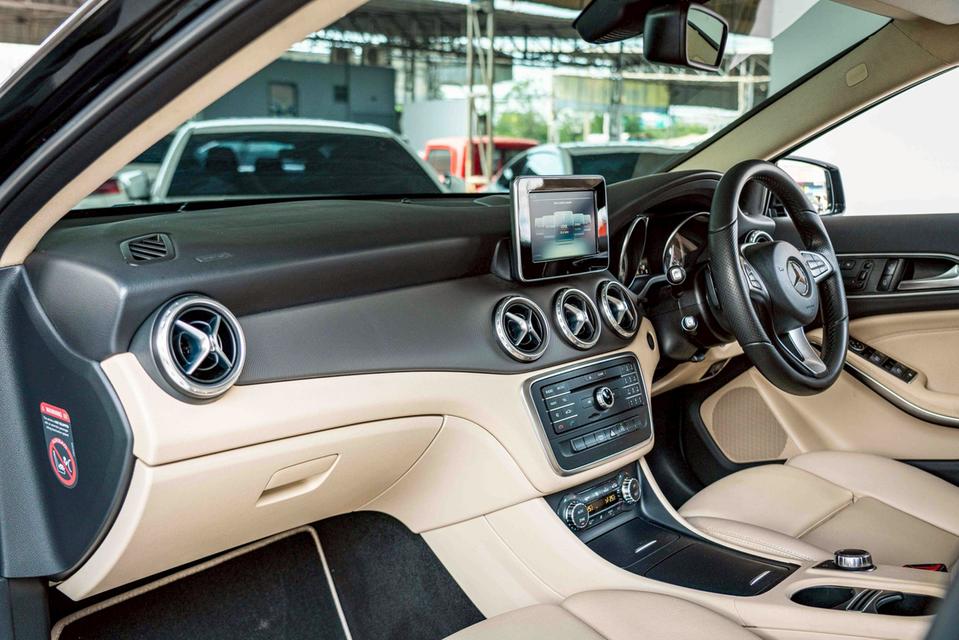 รหัสรถ NP5565 BENZ GLA200 URBAN ปีรถ : 2017 12