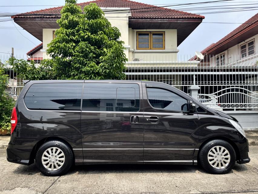 รหัสรถ AP8440 Hyundai H1 2.5 Elite ปี18 สีน้ำตาล ดีเซล