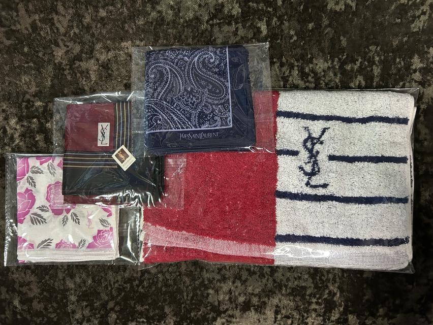 [ของแท้/สภาพสะสม] เซตสิ่งทอ YSL 4 ชิ้น (ผ้าเช็ดหน้า 3 + ผ้าเช็ดผม 1) สภาพใหม่ป้ายครบ!