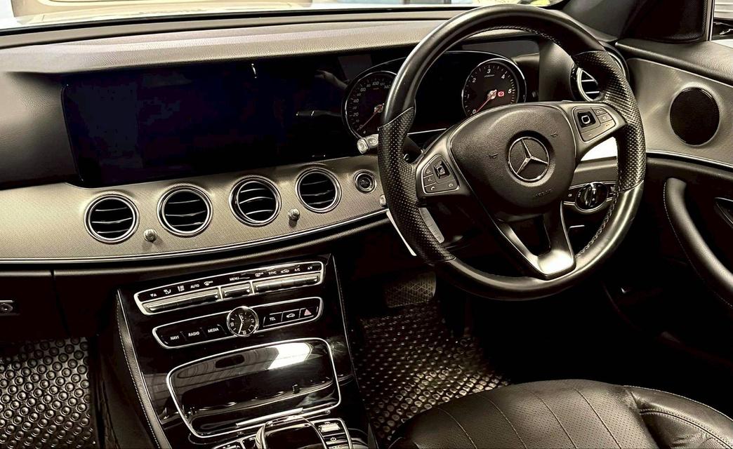 Mercedes-Benz E220d Avantgarde W213 ปี 2017 8