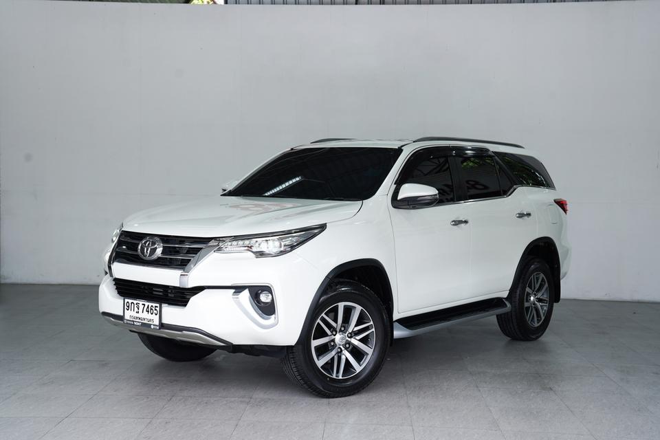 TOYOTA FORTUNER 2.4 V AT ปี 2019 สีขาว