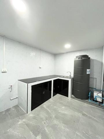 ให้เช่าทาวน์โฮม 3 ชั้น 22 ตร.ว. ถนนรามอินทราซอย 34 ใกล้เลียบด่วนเอกมัย-รามอินทรา 5