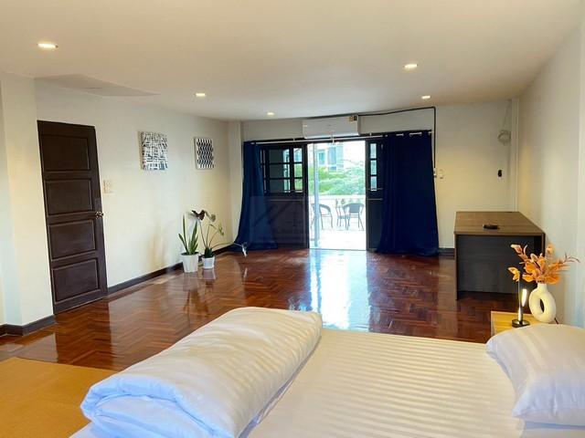 ให้เช่าทาวน์เฮ้าส์ขนาดใหญ่ 4 ชั้น 6 ห้องนอน เอกมัย ซอย 4 สุขุมวิท 63 พร้อมเฟอร์ ใกล้ BTS เอกมัย 7