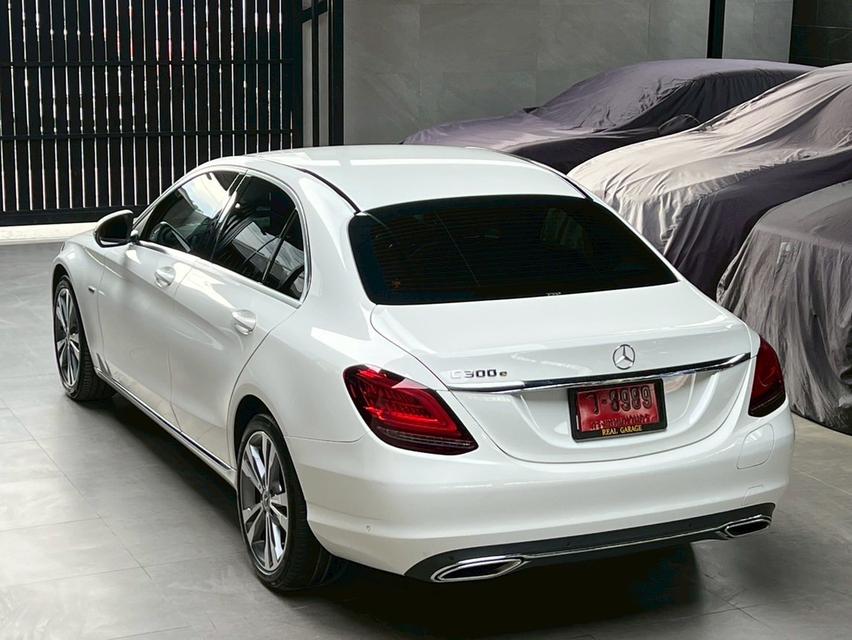 Mercedes-Benz C300 2.0e Avantgarde Sedan