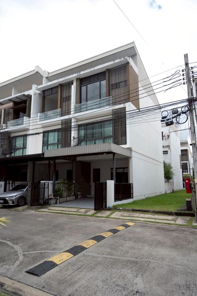 ให้เช่าทาวน์โฮม 3 ชั้น โครงการ The Terrace รามอินทรา 65 เฟอร์ครบ พร้อมเข้าอยู่ ทำเลดี ใกล้ MRT สายสีชมพู และทางด่วนเอกมัย-รามอินทรา 1