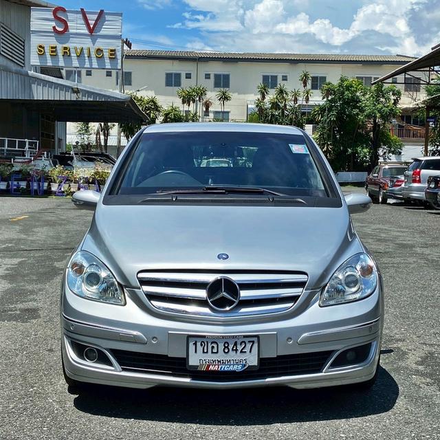 รถครอบครัวไชส์คอมแพกต์ บรรจุของได้เยอะ Benz B180CDI