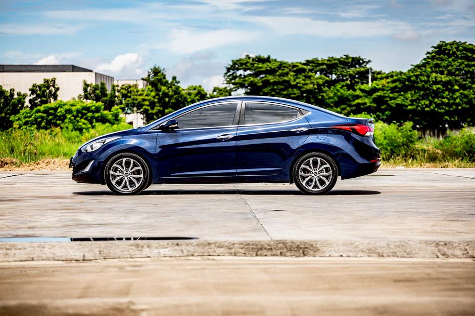 Hyundai Elantra 1.8 รุ่นท๊อป ปุ่มสตาท์ ปี 2015 สีน้ำเงิน เกียร์ออโต้   9
